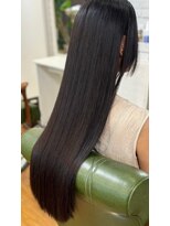 クララ タカマツ(CLALA Takamatsu)&nbsp;スーパーロングの艶髪は圧巻