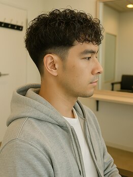 カッコ良さ×大人の色気を演出します！色気を出すパーマスタイルでワンランク上のオシャレhairに…。