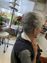 サロン ド シルク パーマをかけおセットなシニアの落ち着いのあるヘアスタイル