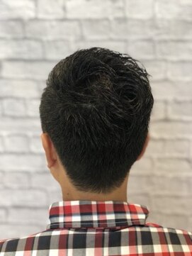 ミーティア バイ クアトロ(Meteor By QUATRO) 自然なニュアンスが決め手の七三スタイル