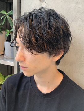 フィフス(fifth) コンマヘア　センターパート　ツーブロック　スパイラルパーマ