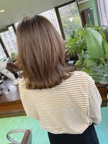 ビアージュ(Viage)&nbsp;:外はねミディ　:切りっぱなし感　:肩はねスタイル