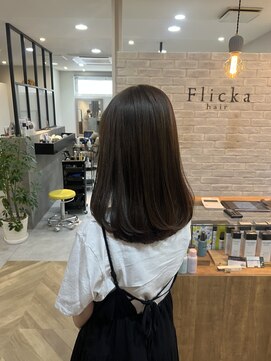 フリッカ(Flicka) 鎖骨ミディアム×オリーブベージュ