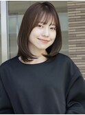 扱いやすいふんわり内巻きレイヤーミディ×小顔前髪あり×艶髪