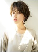 ショートヘアことりベージュニュアンスカラー前髪大人ショート