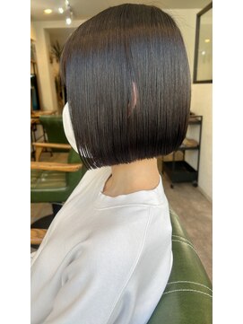 サミット ウル(SUMMIT ulu.) ぱつっとまとまる前下がりボブ！