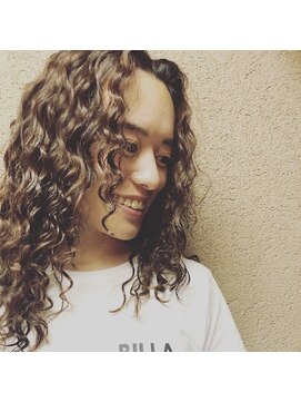 カー(KAH) スパイラルパーマ ウェットセット レイヤーカット 高円寺