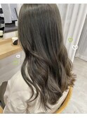 カーキグレージュ×韓国風ロングヘア