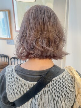 ニモ(NIMO.) ミニボブミルクティーベージュ内巻きボブ切りっぱなしボブ