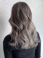 ラグーン(LAGOON)&nbsp;バレイヤージュグレージュハイライトダブルカラーケアブリーチ