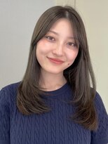 ロイオブジゼル(roi of GiseL)&nbsp;レイヤー 顔周りレイヤー 前髪 アッシュ 透明感カラー 20代30代