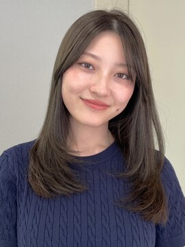ロイオブジゼル(roi of GiseL) レイヤー 顔周りレイヤー 前髪 アッシュ 透明感カラー 20代30代