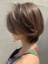 ウィルゴ(VIRGO)&nbsp;大人ひし形ショートボブ/自然な白髪ぼかしハイライト