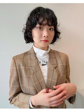 ホロ(hollo) レイヤーボブパーマ外国人風パーマ顔まわりレイヤー