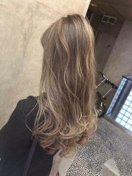 キー(key) ハイライトアッシュベージュ