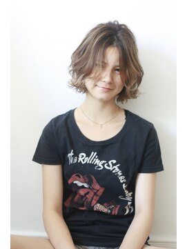 クラン(clan) clan<小顔アッシュカラー斜めバング　重軽ウェーブ＞