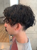 フィフス(fifth) センターパート トランクスヘア スパイラルパーマ