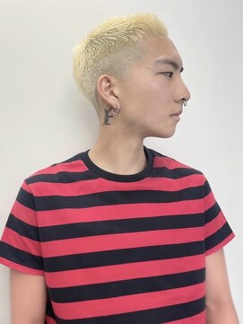 ピチカートシータ(pizzicato cita) 【金髪短髪】抜きっぱなしブリーチ×フェード×ベリーショート