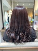 ピンクブラウン×セミロングゆる巻きスタイル