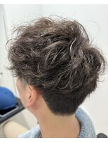 イルミ(iLUMi)&nbsp;iLUMi　×　メンズパーマ