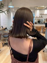 ロマリア(Lomalia)&nbsp;乾かすだけでキマる髪/切りっぱなしミディアムグレージュ