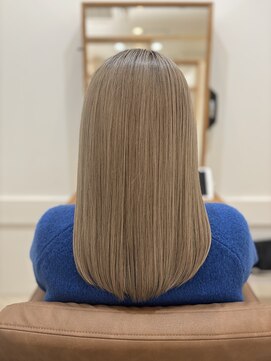 エフプラス(fplus) 【髪質改善】潤いシルクストレート×艶ベージュ【Y00033】