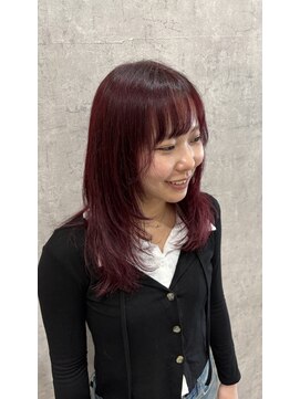 リースリー(Re.3 connecting beauty) 深みピンクレッド×レイヤーカット