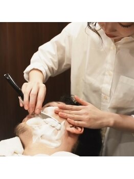 ヒロギンザ 難波店(HIRO GINZA)の写真/【国内外45店舗/個室】清潔感UP*理容室ならではの本格シェービング技術。[難波/長堀橋駅]