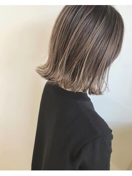 サロン ド シュシュ(salon du chouchou)の写真/立体感を演出してくれるハイライトやインナーカラーはもちろん、透明感のある最旬Styleも実現☆