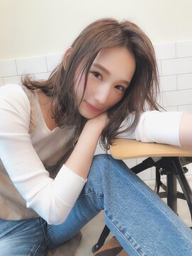 シエナ(CIENA) 【CIENA】センターパートの春の抜け感スタイル@酒井