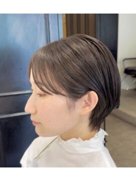 ミラバイグリーン(Mira by green) 横顔美人ショート×フォギーベージュ