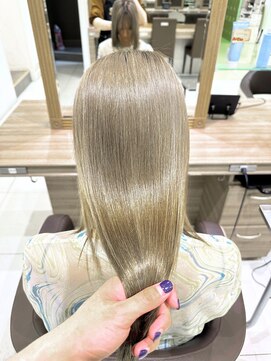 アッシュ 十日市場店(Ash) ミルクティーグレージュ