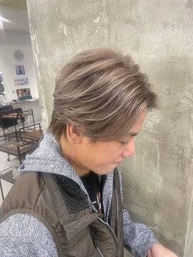 キング 枚方店(K!ng) 縮毛矯正髪質改善ハイライトレイヤーカット梅田美容室エクステ