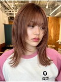 顔周りレイヤーカットくびれヘアミルクティーベージュカラー