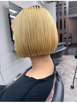 エミーバイモアムー(Emmie byMoremuu) 【ギャルの救世主】ブロンド