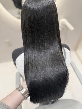 ジーナ センター北(Zina) ＊透明感＊暗めカラー＊オリーブグレー　【zina 佐藤】