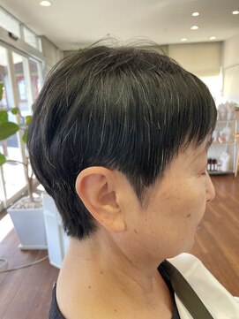 ミナ Hair design mina ヘアデザイン 個性派ショートスタイル