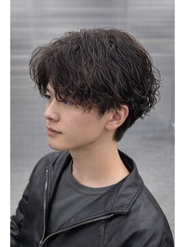 ウィールールピヴォクロス(WE RULE pivot cross) メンズ/シャドウパーマ/センターパート/刈り上げ/前髪なし