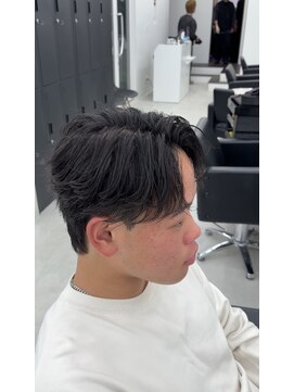 ステージ(STAGE) 軽めセンターパート フェザーショート 本厚木美容室