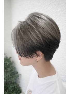 カンナ(Canna) ショート ブリーチ＆グラデーションカラー