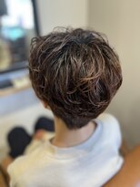 アヤジンビオス店(Ayajn bios) ショートパーマヘアで可愛いお姉さん
