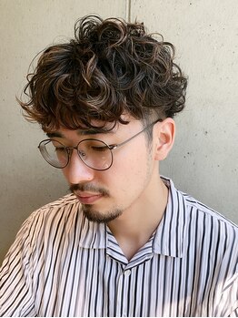 Men's JESTER【メンズジェスター】メンズカット/メンズパーマ/メンズカラー/フェードの写真/パーマで毎日のセットをもっと楽に。自然で扱いやすく、毎朝キマるあなたに似合うスタイルをご提案。