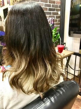 トリップ ヘアーメイク 大胆メリハリグラデーション