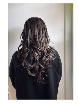 クランプ(c.l.a.m.p.) 白髪染めとブリーチハイライト。ハイブリッドカラー。