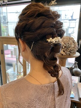 カミナ(KAMINA) ゆるふわ編みおろしアレンジ。