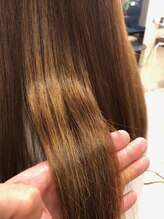 髪質に合わせた薬剤処理を適切に行い、ダメージを抑制し最大限のツヤ、質感を向上させます。