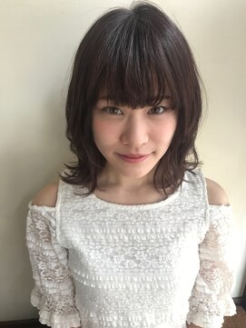 ムーン ティコブラーエ(moon tico brae) ミディアムレイヤー×外ハネスタイル