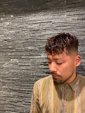 プレミアムバーバー 原宿店(PREMIUM BARBER produce by HIRO GINZA) スキンフェード×スパイラルパーマ