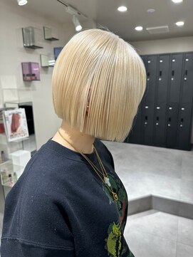 ベレーザ 渋谷(BELEZA) 7074ブロンドベージュハイトーンカラー切りっぱなし韓国ボブ