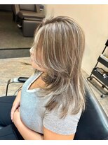 前髪顔まわりイメチェンホワイトブロンド外ハネボブ美髪